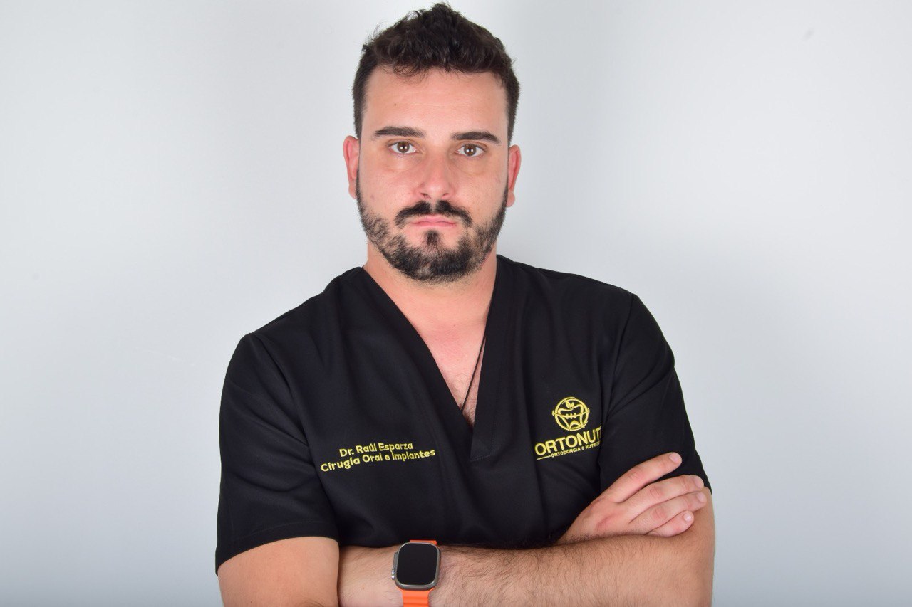 Dr. Raúl García Esparza — Cirugía Oral e Implantes